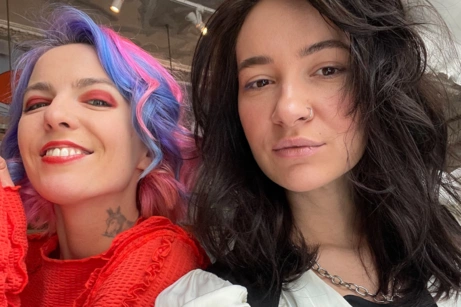 Как разорить подругу на Dyson, вдохновить на переезд в другой город и собаку, — блогеры Катя Сляднева и Саша Ред о своей дружбе