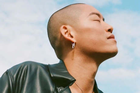 Правда ли, что прокалывать уши пистолетом опасно, а у септума может быть неприятный запах? Отвечает эксперт AVGVST