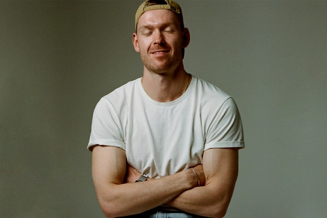 Модный фотограф и режиссер Арсений Джабиев о своих лайфхаках в уходе за кожей